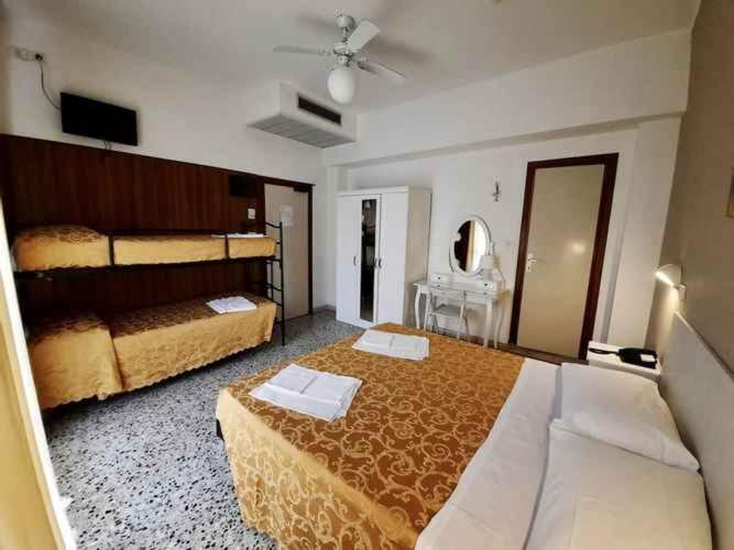 Hotel Modenese Riccione Extérieur photo