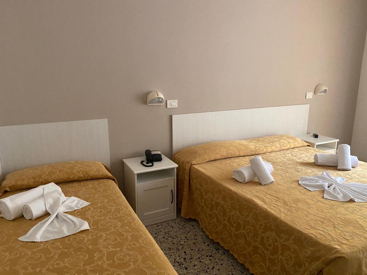Hotel Modenese Riccione Extérieur photo