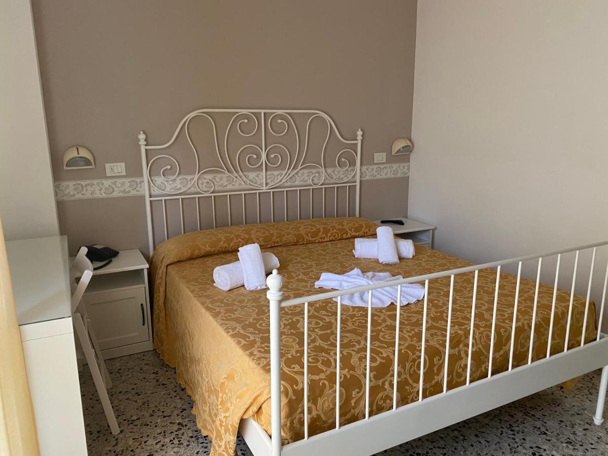 Hotel Modenese Riccione Extérieur photo