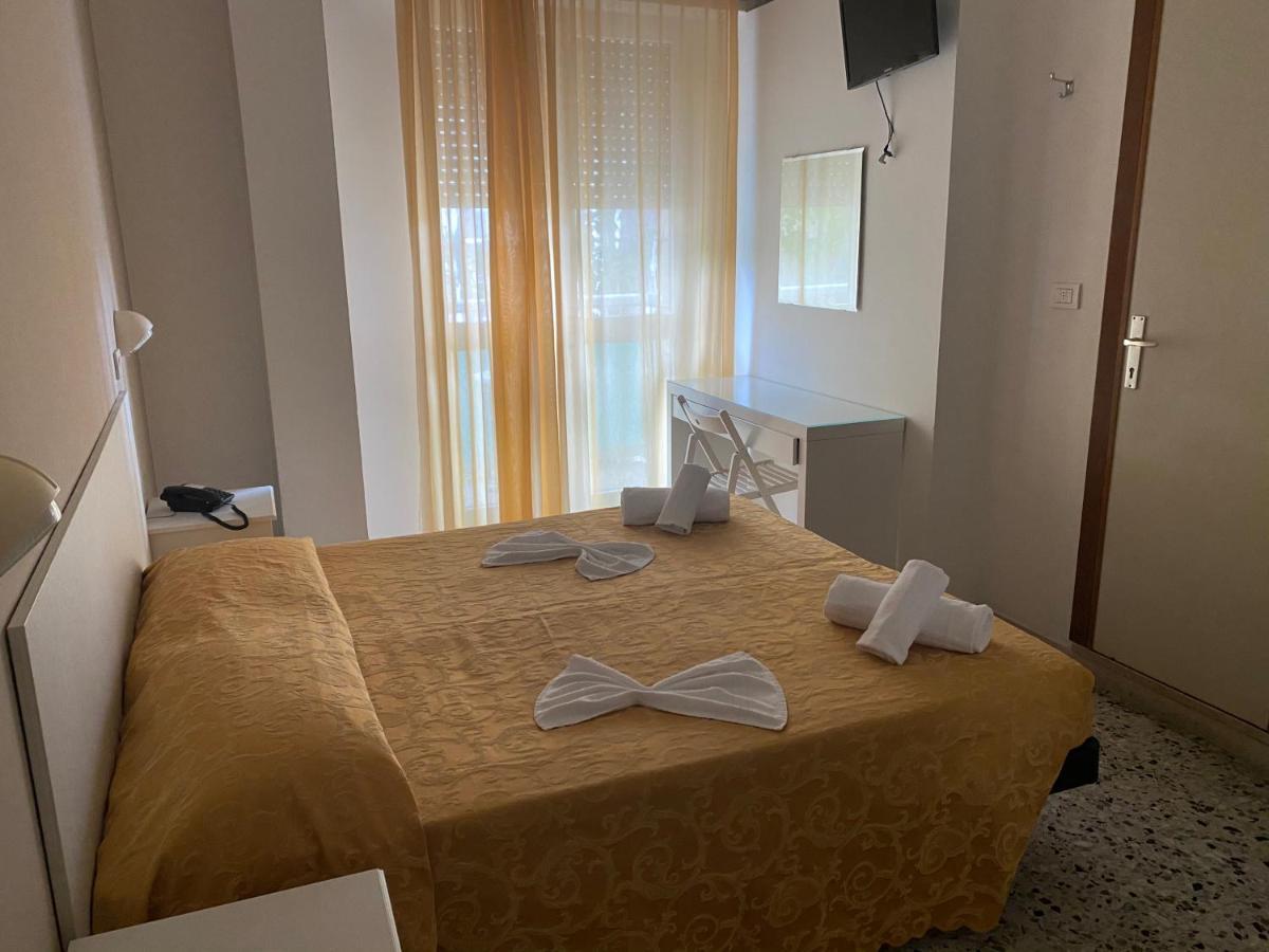 Hotel Modenese Riccione Extérieur photo