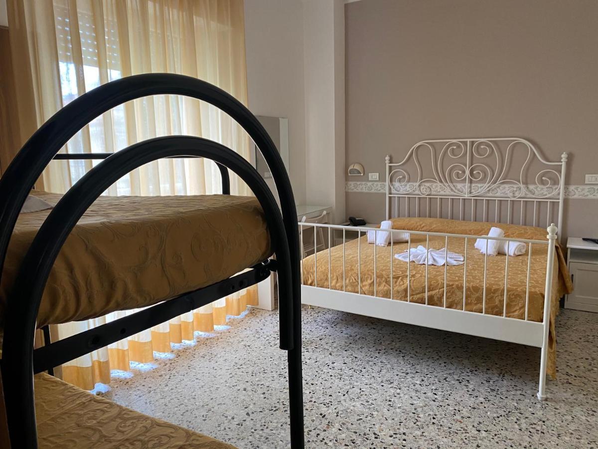 Hotel Modenese Riccione Extérieur photo