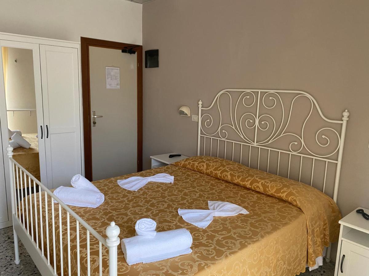 Hotel Modenese Riccione Extérieur photo