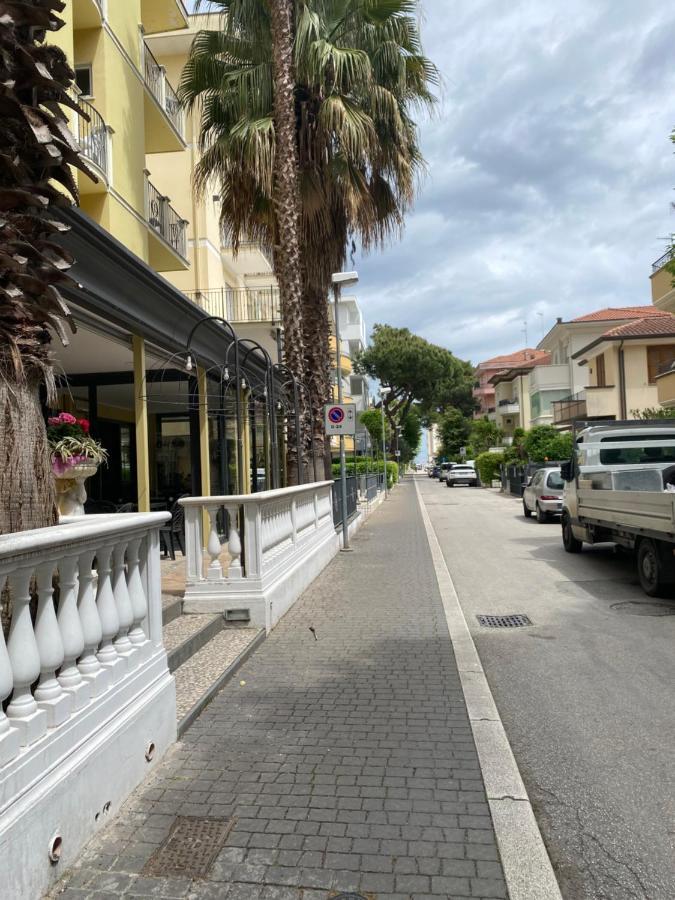 Hotel Modenese Riccione Extérieur photo