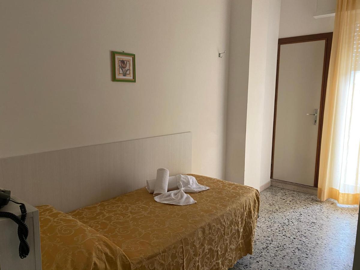 Hotel Modenese Riccione Extérieur photo