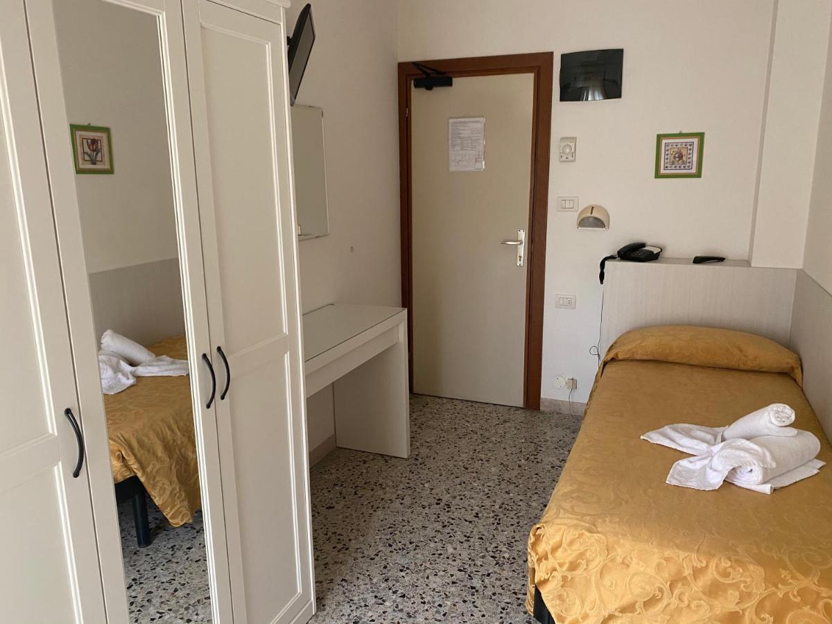 Hotel Modenese Riccione Extérieur photo