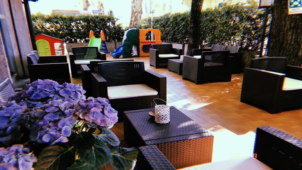 Hotel Modenese Riccione Extérieur photo